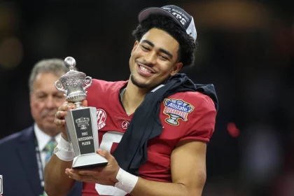 NCAA, College League, USA Football 2022: Allstate Sugar Bowl Alabama vs Kansas St. DEC 31 December 31, 2022: Alabama quarterback Bryce Young 9 is presented the Most Outstanding Player trophy after the 89th annual Allstate Sugar Bowl between the Alabama Crimson Tide and the Kansas St. Wildcats at the Caesars Superdome in New Orleans, LA. Jonathan Mailhes/CSM/Sipa USACredit Image: Jonathan Mailhes/Cal Media/Sipa USA New Orleans Caesars Superdome LA USA PUBLICATIONxINxDZAxARGxAUTxBHRxBRAxCANxCHLxCHNxCOLxECUxEGYxGRCxINDxIRNxIRQxISRxJORxKWTxLBNxLBYxMLTxMEXxMARxOMNxPERxQATxSAUxSUIxSYRxTUNxTURxUAExUKxVENxYEMxONLY PUBLICATIONxINxALGxARGxAUTxBRNxBRAxCANxCHIxCHNxCOLxECUxEGYxGRExINDxIRIxIRQxISRxJORxKUWxLIBxLBAxMLTxMEXxMARxOMAxPERxQATxKSAxSUIxSYRxTUNxTURxUAExUKxVENxYEMxONLY Copyright: xCalxSportxMediax Editorial use only