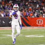CINCINNATI, OH - JANUARY 02: Buffalo Bills safety Damar Hamlin 3 warms up before the game against the Buffalo Bills and the Cincinnati Bengals on January 2, 2023, at Paycor Stadium in Cincinnati, OH. Photo by Ian Johnson/Icon Sportswire NFL, American Football Herren, USA JAN 02 Bills at Bengals Icon230102073