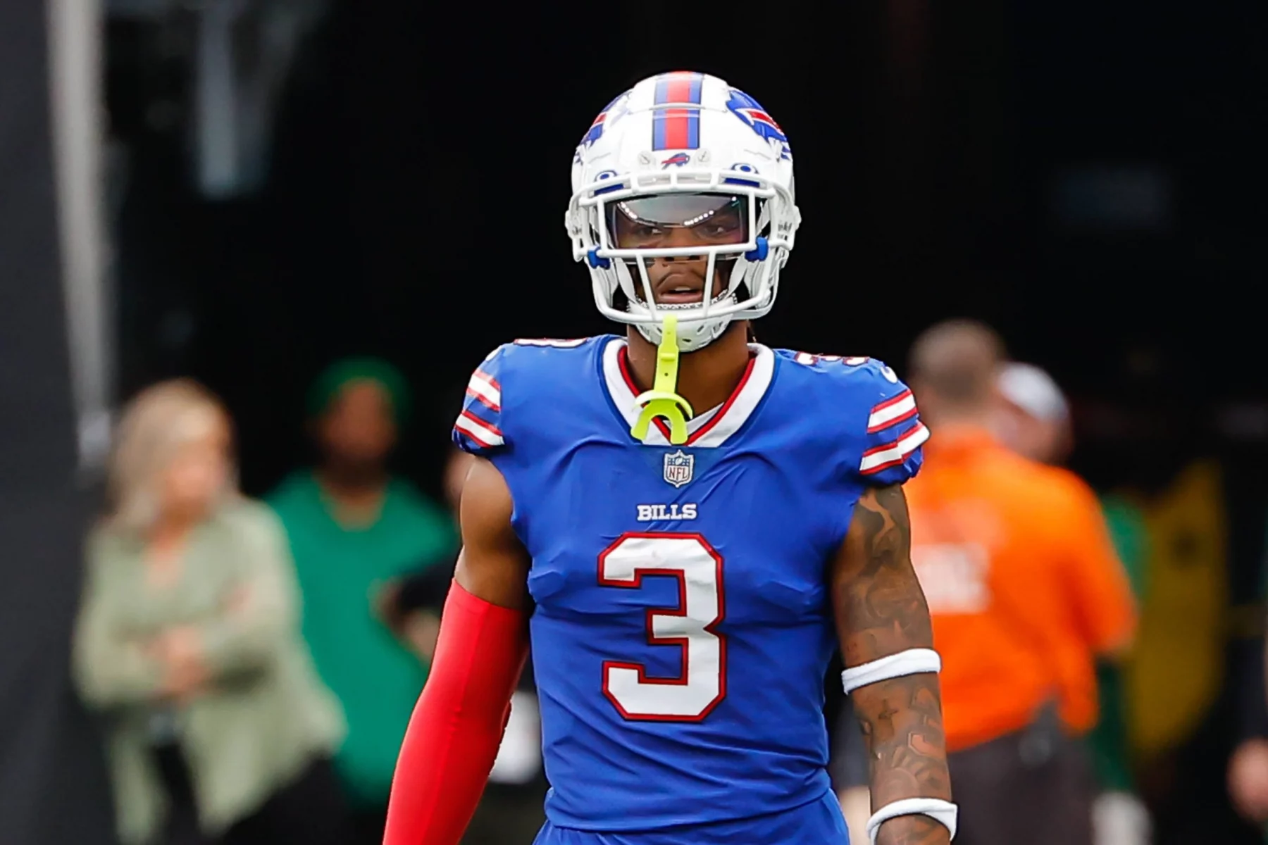 Die bewegendsten NFL-Momente des Jahres 2023 - EAST RUTHERFORD, NJ - NOVEMBER 06: Buffalo Bills safety Damar Hamlin 3 during the National Football League game between the New York Jets and the Buffalo Bills on November 6, 2022 at MetLife Stadium in East Rutherford, New Jersey. Photo by Rich Graessle/Icon Sportswire NFL, American Football Herren, USA NOV 06 Bills at Jets Icon22110612356
