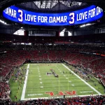Sport Bilder des Tages ATLANTA, GA - JANUARY 08: The Falcons pay tribute to Damar Hamlin before the Sunday afternoon NFL, American Football Herren, USA game between the Tampa Bay Buccaneers and the Atlanta Falcons on January 8, 2023 at the Mercedes-Benz Stadium in Atlanta, Georgia. Photo by David J. Griffin/Icon Sportswire NFL: JAN 08 Buccaneers at Falcons Icon953230108066