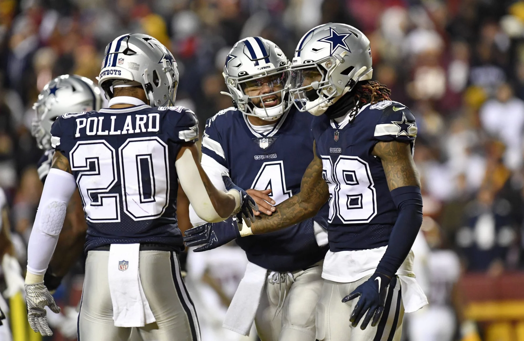 LANDOVER, MD - JANUARY 08: Cowboys running back Tony Pollard 20 and quarterback Dak Prescott 4 congratulate wide receiver CeeDee Lamb 88 after his touchdown catch during the Dallas Cowboys versus Washington Commanders National Football League game at FedEx Field on January 8, 2023 in Landover, MD. Photo by Randy Litzinger/Icon Sportswire NFL, American Football Herren, USA JAN 08 Cowboys at Commanders Icon9662301080918
