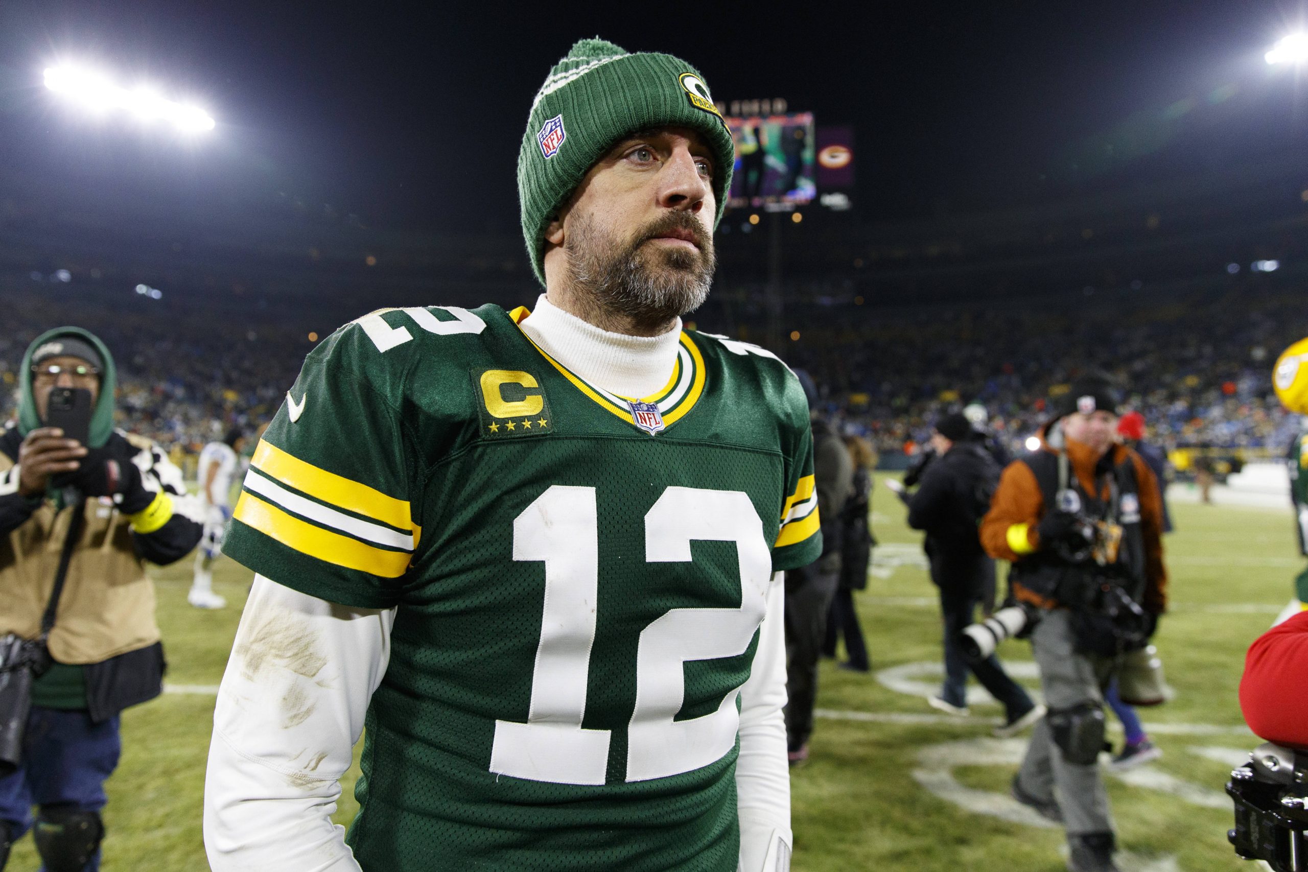 NFL, American Football Herren, USA Detroit Lions at Green Bay Packers Jan 8, 2023 Green Bay, Wisconsin, USA Green Bay Packers quarterback Aaron Rodgers 12 walks off the field following the game against the Detroit Lions at Lambeau Field. Green Bay Lambeau Field Wisconsin USA, EDITORIAL USE ONLY PUBLICATIONxINxGERxSUIxAUTxONLY Copyright: xJeffxHanischx 20230801_jah_sh5_051