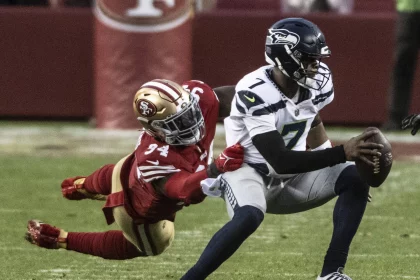 San Francisco 49ers defensive end Charles Omenihu 94 dives at Seattle Seahawks quarterback Geno Smith 7 in the fourth quarter of the NFC Wildcard game against the Seattle Seahawks at Levi s Stadium in Santa Clara, California on Saturday, January 14, 2023. The 49ers defeated the Seahawks 41-23. PUBLICATIONxINxGERxSUIxAUTxHUNxONLY SXP2023011431 TERRYxSCHMITT
