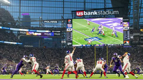 MINNEAPOLIS, MN - JANUARY 15: New York Giants quarterback Daniel Jones 8 throws the ball during the NFL, American Football Herren, USA game between the New York Giants and Minnesota Vikings on January 15th, 2023, at U.S. Bank Stadium in Minneapolis, MN. Photo by Bailey Hillesheim/Icon Sportswire NFL: JAN 15 NFC Wild Card Playoffs - Giants at Vikings Icon230115018