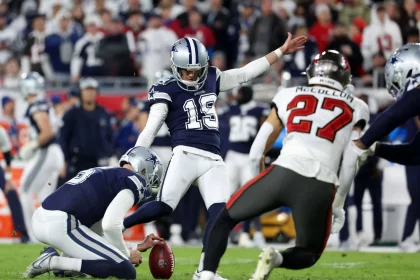 NFL, American Football Herren, USA NFC Wild Card Round-Dallas Cowboys at Tampa Bay Buccaneers Jan 16, 2023 Tampa, Florida, USA Dallas Cowboys place kicker Brett Maher 19 misses a point after touchdown kick in the first half during the wild card game at Raymond James Stadium. Tampa Raymond James Stadium Florida USA, EDITORIAL USE ONLY PUBLICATIONxINxGERxSUIxAUTxONLY Copyright: xKimxKlementx 20230116_mcd_sv7_103
