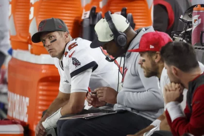 January 16, 2023, Tampa, Florida, USA: Tampa Bay Buccaneers quarterback Tom Brady 12, far left, is seen on the bench during the third quarter against the Dallas Cowboys in an NFC wild-card game Monday, Jan 16, 2023, in Tampa. Tampa USA - ZUMAs70_ 0199589763st Copyright: xDouglasxR.xCliffordx