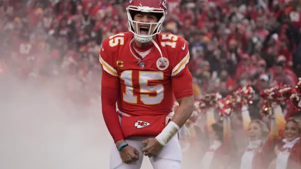 NFL, American Football Herren, USA AFC Divisional Round-Jacksonville Jaguars at Kansas City Chiefs Jan 21, 2023 Kansas City, Missouri, USA Kansas City Chiefs quarterback Patrick Mahomes 15 is introduced before playing against the Jacksonville Jaguars in the AFC divisional round game at GEHA Field at Arrowhead Stadium. Kansas City GEHA Field at Arrowhead Stadium Missouri USA, EDITORIAL USE ONLY PUBLICATIONxINxGERxSUIxAUTxONLY Copyright: xDennyxMedleyx 20230121_gav_sm8_018