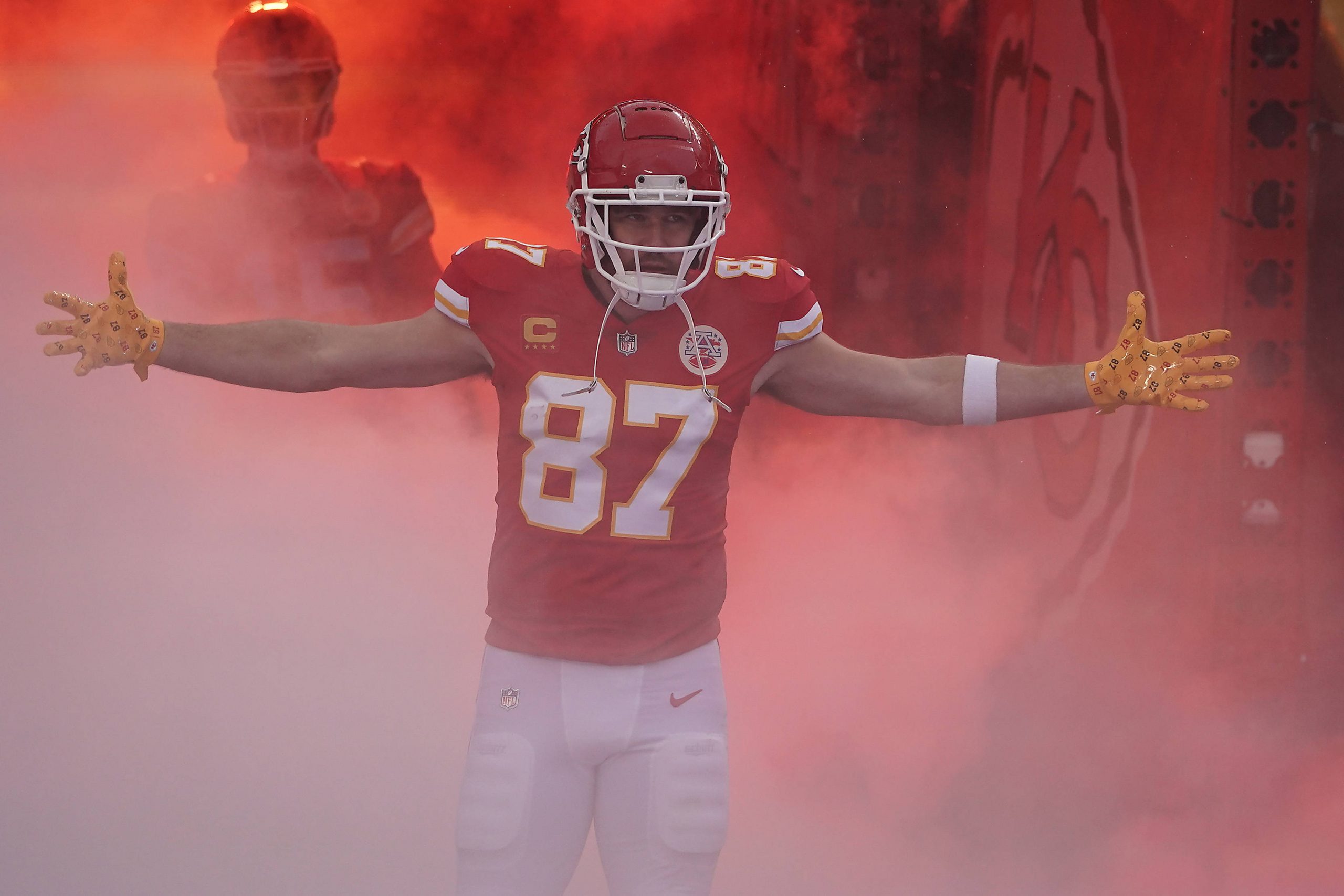 NFL, American Football Herren, USA AFC Divisional Round-Jacksonville Jaguars at Kansas City Chiefs Jan 21, 2023 Kansas City, Missouri, USA Kansas City Chiefs tight end Travis Kelce 87 is introduced before playing against the Jacksonville Jaguars in the AFC divisional round game at GEHA Field at Arrowhead Stadium. Kansas City GEHA Field at Arrowhead Stadium Missouri USA, EDITORIAL USE ONLY PUBLICATIONxINxGERxSUIxAUTxONLY Copyright: xDennyxMedleyx 20230121_gav_sm8_019