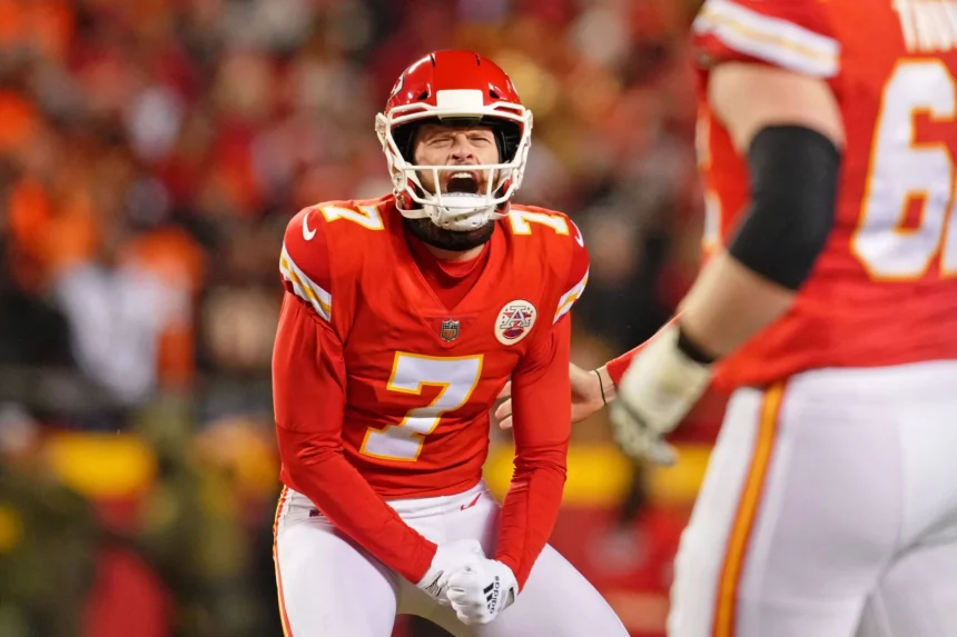 NFL, American Football Herren, USA AFC Championship-Cincinnati Bengals at Kansas City Chiefs Jan 29, 2023 Kansas City, Missouri, USA Kansas City Chiefs place kicker Harrison Butker 7 celebrates after making a game-winning field goal against the Cincinnati Bengals during the fourth quarter of the AFC Championship game at GEHA Field at Arrowhead Stadium. Kansas City GEHA Field at Arrowhead Stadium Missouri USA, EDITORIAL USE ONLY PUBLICATIONxINxGERxSUIxAUTxONLY Copyright: xJayxBiggerstaffx 20230129_jcd_ba4_0276