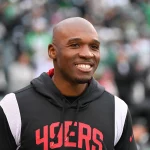 NFL, American Football Herren, USA 2023: 49ers vs Eagles JAN 29 Jan 29, 2023 Philadelphia, Pennsylvania, USA San Francisco 49ers defensive coordinator DeMeco Ryans on the field during the team s warm-ups before the start of the NFC Championship against the Philadelphia Eagles in Philadelphia, Pennsylvania. Mandatory Credit Eric Canha/CSM/Sipa USACredit Image: Eric Canha/Cal Media/Sipa USA Philadelphia Lincoln Financial Field PA USA NOxUSExINxGERMANY PUBLICATIONxINxALGxARGxAUTxBRNxBRAxCANxCHIxCHNxCOLxECUxEGYxGRExINDxIRIxIRQxISRxJORxKUWxLIBxLBAxMLTxMEXxMARxOMAxPERxQATxKSAxSUIxSYRxTUNxTURxUAExUKxVENxYEMxONLY Copyright: xCalxSportxMediax Editorial use only