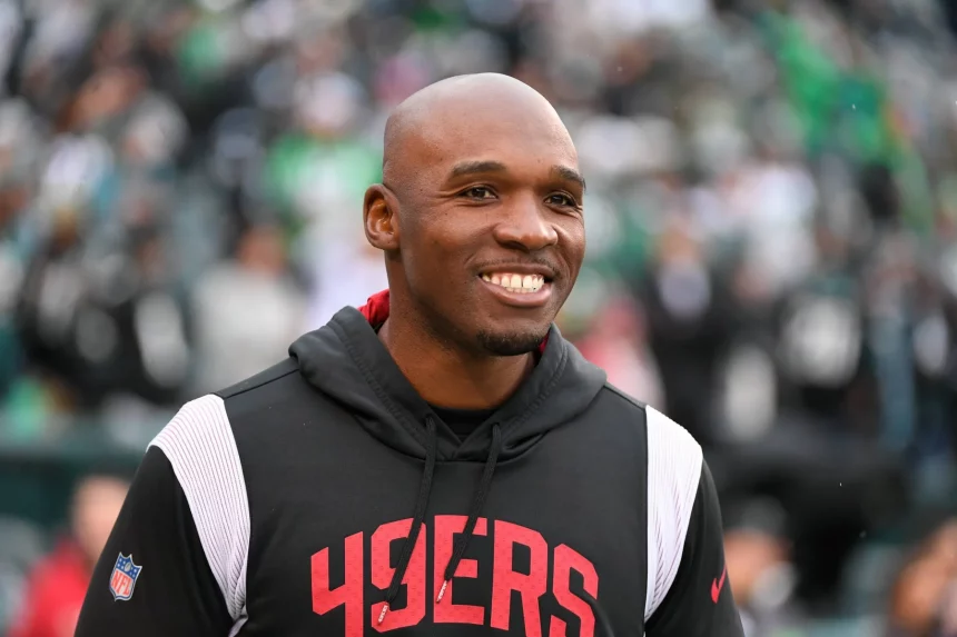NFL, American Football Herren, USA 2023: 49ers vs Eagles JAN 29 Jan 29, 2023 Philadelphia, Pennsylvania, USA San Francisco 49ers defensive coordinator DeMeco Ryans on the field during the team s warm-ups before the start of the NFC Championship against the Philadelphia Eagles in Philadelphia, Pennsylvania. Mandatory Credit Eric Canha/CSM/Sipa USACredit Image: Eric Canha/Cal Media/Sipa USA Philadelphia Lincoln Financial Field PA USA NOxUSExINxGERMANY PUBLICATIONxINxALGxARGxAUTxBRNxBRAxCANxCHIxCHNxCOLxECUxEGYxGRExINDxIRIxIRQxISRxJORxKUWxLIBxLBAxMLTxMEXxMARxOMAxPERxQATxKSAxSUIxSYRxTUNxTURxUAExUKxVENxYEMxONLY Copyright: xCalxSportxMediax Editorial use only