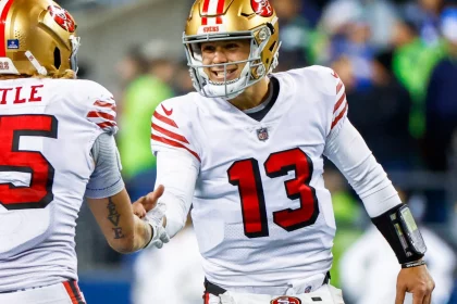 Brock Purdy - George Kittle - NFL, American Football Herren, USA San Francisco 49ers at Seattle Seahawks Dec 15, 2022 Seattle, Washington, USA San Francisco 49ers quarterback Brock Purdy 13 celebrates with tight end George Kittle 85 during the late fourth quarter against the Seattle Seahawks at Lumen Field. Seattle Lumen Field Washington USA, EDITORIAL USE ONLY PUBLICATIONxINxGERxSUIxAUTxONLY Copyright: xJoexNicholsonx 2022-12-15_jmn_sn8_029