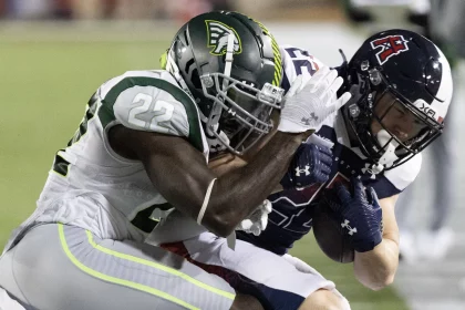 XFL: Orlando Guardians at Houston Roughnecks Feb 18, 2023 Houston, TX, USA Houston Roughnecks running back Max Borghi 22 bis tackled by Orlando Guardians defensive back Matt Elam 22 in the first quarter at TDECU Stadium. Houston TDECU Stadium TX USA, EDITORIAL USE ONLY PUBLICATIONxINxGERxSUIxAUTxONLY Copyright: xThomasxSheax 20230218_tdc_sy9_0142
