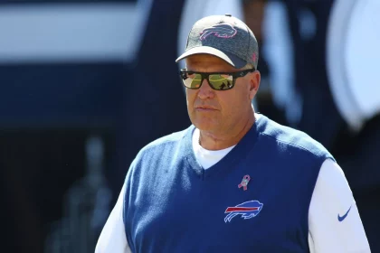 October 9, 2016 Los Angeles, CA...Buffalo Bills head coach Rex Ryan taking the field for the Buffalo Bills vs Los Angeles Rams at the Los Angeles Memorial Coliseum in Los Angeles, Ca on October 9th, 2016. (Absolute Complete Photographer & Company Credit: Jevone Moore / MarinMedia.org / Cal Media (Network Television please contact your Sales Representative for Television usage. NFL American Football Herren USA Football 2016: Buffalo Bills vs Los Angeles Rams OCT 09 - ZUMAc04_