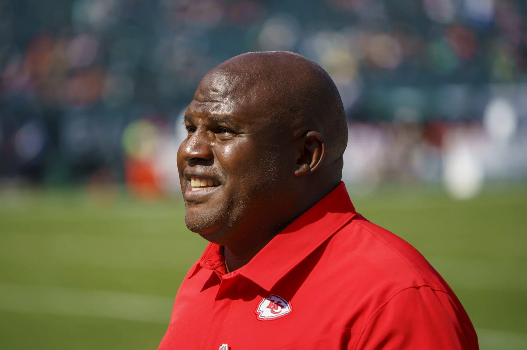 October 3, 2021: Kansas City Chiefs offensive coordinator Eric Bieniemy looks on prior to the NFL, American Football Herren, USA game between the Kansas City Chiefs and the Philadelphia Eagles at Lincoln Financial Field in Philadelphia, Pennsylvania. Christopher Szagola/CSM Philadelphia USA - ZUMAcs7_ 20211003_zaf_cs7_121 Copyright: xChrisxSzagolax