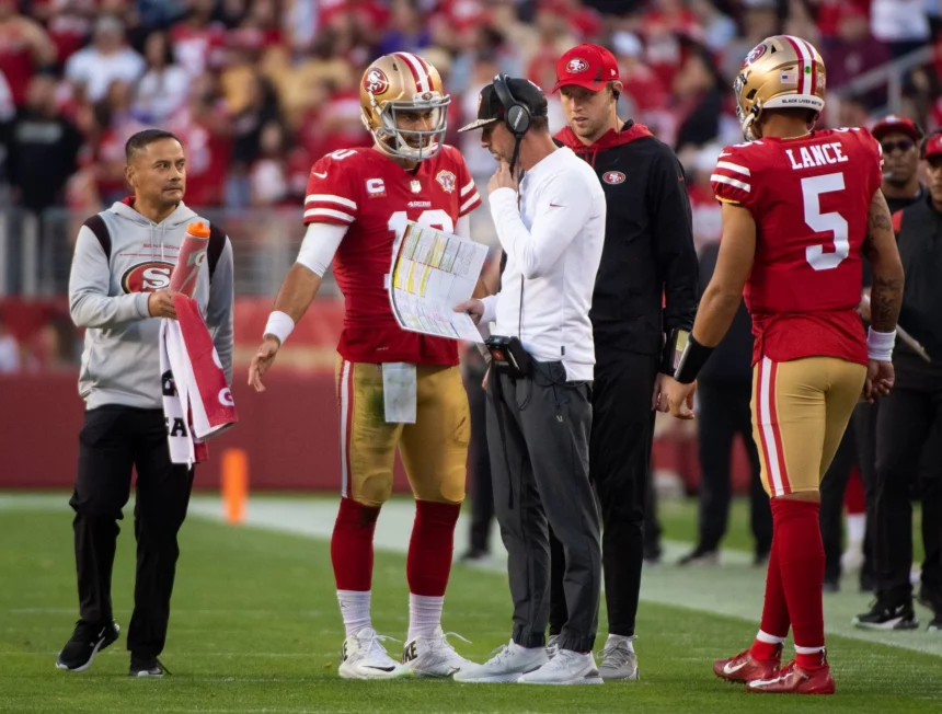 November 28, 2021, Santa Clara, CA, USA: San Francisco 49ers quarterback Jimmy Garoppolo 10 task with San Francisco 49ers head coach Kyle Shanahan. In the fourth quarter during a game against the Minnesota Vikings at the Levi s Stadium on Sunday, November 28, 2021, in Santa Clara. Santa Clara USA - ZUMAj89_ 20211128_zaf_j89_019 Copyright: xPaulxKitagakixJr.x