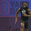 NFL, American Football Herren, USA Scouting Combine, Mar 5, 2022 Indianapolis, IN, USA Louisiana State linebacker Damone Clark LB10 runs the 40-yard dash during the 2022 NFL Scouting Combine at Lucas Oil Stadium. Mandatory Credit: Kirby Lee-USA TODAY Sports, 05.03.2022 20:11:35, 17838510, Lucas Oil Stadium, NPStrans, NFL, Scouting Combine, Damone Clark PUBLICATIONxINxGERxSUIxAUTxONLY Copyright: xKirbyxLeex 17838510