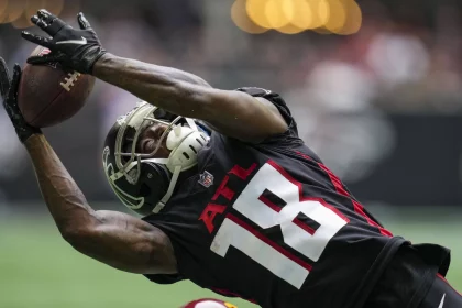 NFL, American Football Herren, USA Washington Football Team at Atlanta Falcons, Oct 3, 2021 Atlanta, Georgia, USA Atlanta Falcons wide receiver Calvin Ridley 18 tries to catch a pass against the Washington Football Team during the second half at Mercedes-Benz Stadium. Mandatory Credit: Dale Zanine-USA TODAY Sports, 03.10.2021 15:17:20, 16886267, NPStrans, Mercedes-Benz Stadium, NFL, Washington Football Team, Calvin Ridley, Atlanta Falcons PUBLICATIONxINxGERxSUIxAUTxONLY Copyright: xDalexZaninex 16886267
