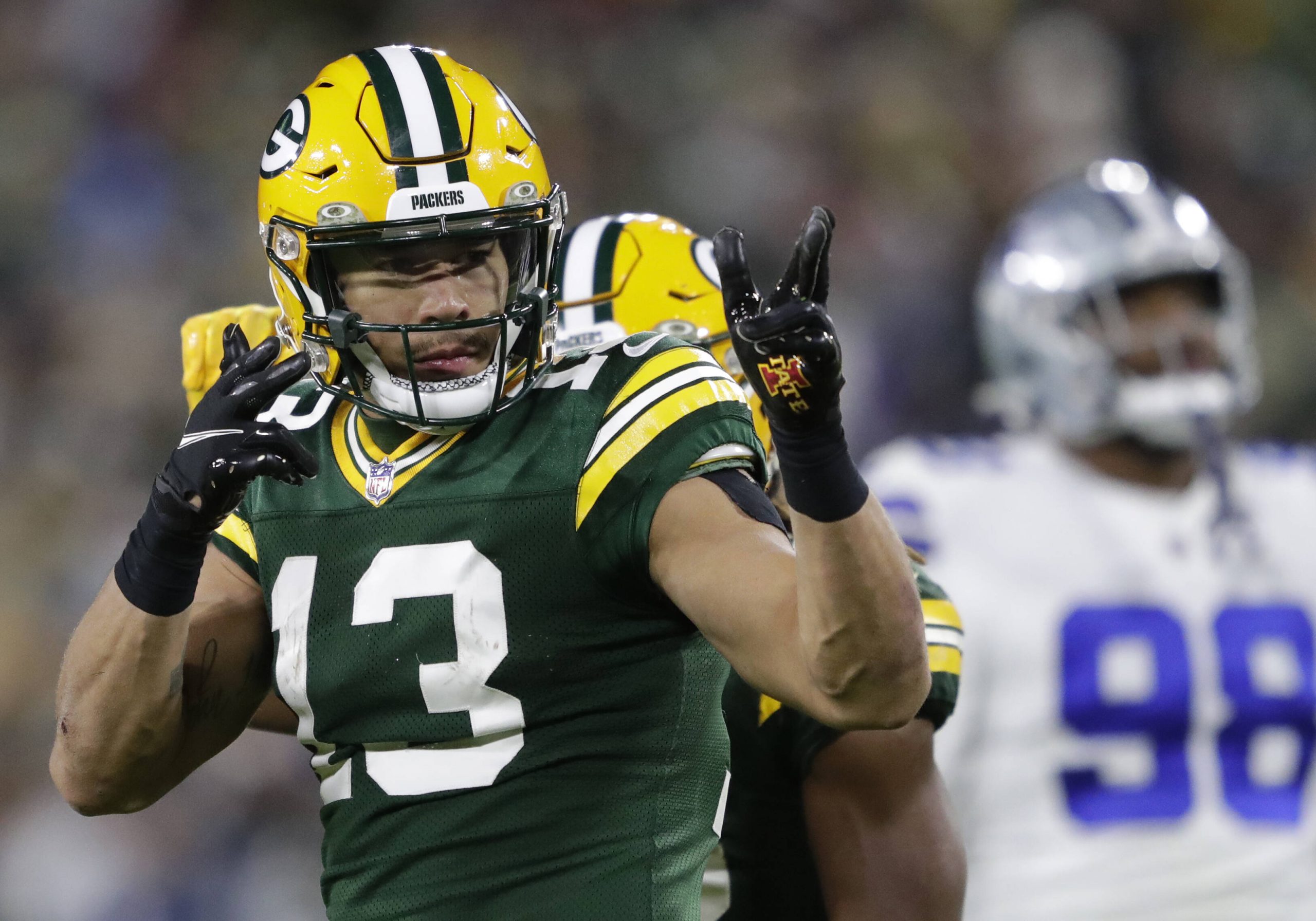 NFL, American Football Herren, USA Dallas Cowboys at Green Bay Packers Nov 13, 2022 Green Bay, Wisconsin, USA Green Bay Packers wide receiver Allen Lazard 13 celebrates a long first down gain on a reception in overtime against the Dallas Cowboys during their football game at Lambeau Field. Green Bay Lambeau Field Wisconsin USA, EDITORIAL USE ONLY PUBLICATIONxINxGERxSUIxAUTxONLY Copyright: xDanxPowersx 20221113_szo_usa_0229