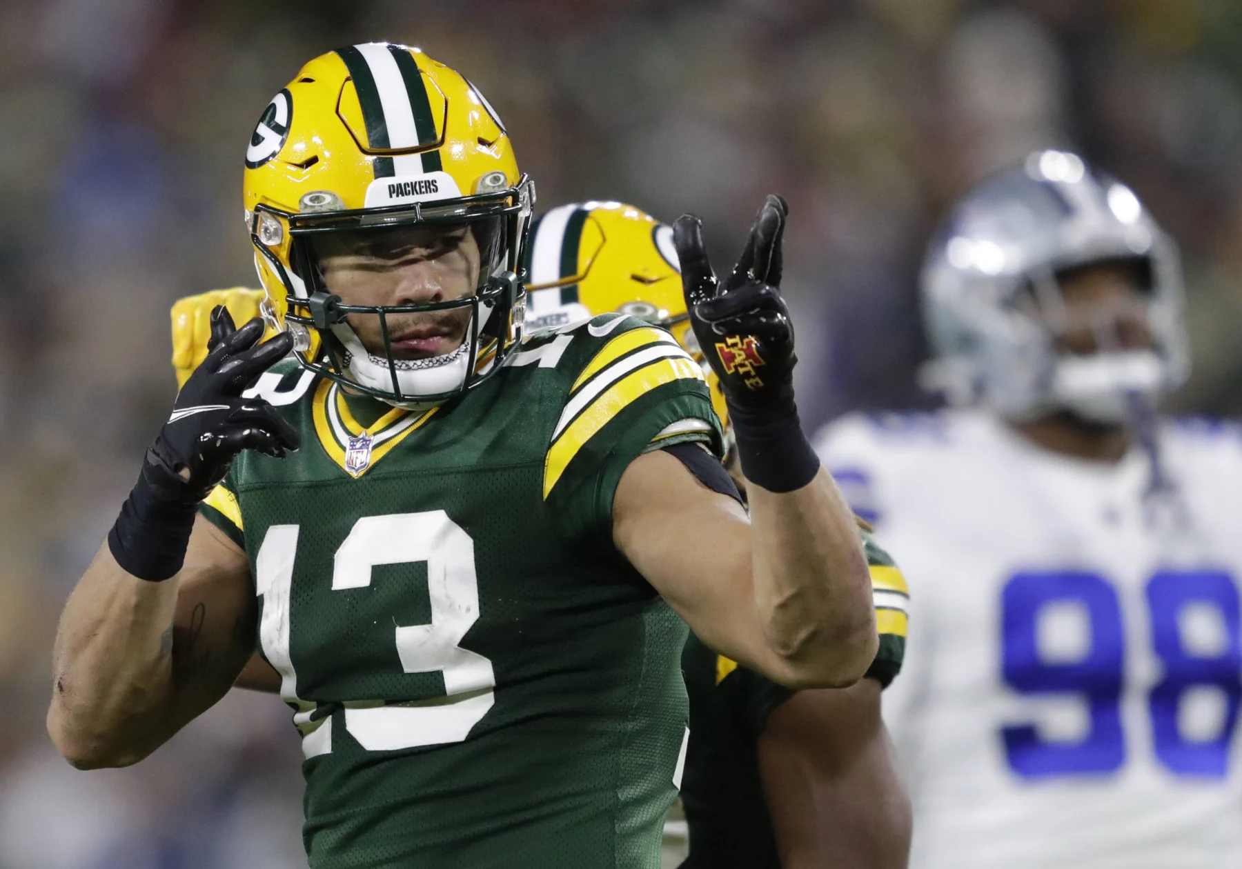 NFL, American Football Herren, USA Dallas Cowboys at Green Bay Packers Nov 13, 2022 Green Bay, Wisconsin, USA Green Bay Packers wide receiver Allen Lazard 13 celebrates a long first down gain on a reception in overtime against the Dallas Cowboys during their football game at Lambeau Field. Green Bay Lambeau Field Wisconsin USA, EDITORIAL USE ONLY PUBLICATIONxINxGERxSUIxAUTxONLY Copyright: xDanxPowersx 20221113_szo_usa_0229