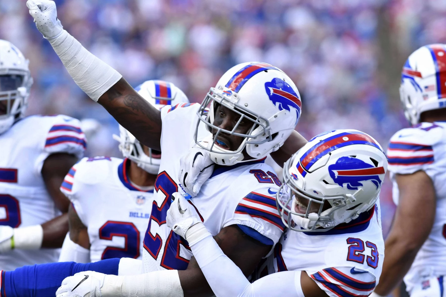 NFL, American Football Herren, USA Los Angeles Chargers at Buffalo Bills, Sep 16, 2018 Orchard Park, NY, USA Buffalo Bills defensive back Vontae Davis 22 and defensive back Micah Hyde 23 celebrate making a stop on third down during the first quarter against the Los Angeles Chargers at New Era Field. Mandatory Credit: Mark Konezny-USA TODAY Sports, 16.09.2018 13:08:07, 11261436, Buffalo Bills, NPStrans, Micah Hyde, NFL, Vontae Davis, Los Angeles Chargers PUBLICATIONxINxGERxSUIxAUTxONLY Copyright: xMarkxKoneznyx 11261436