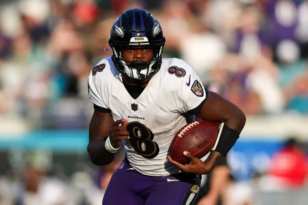 NFL, American Football Herren, USA Baltimore Ravens at Jacksonville Jaguars Nov 27, 2022 Jacksonville, Florida, USA Baltimore Ravens quarterback Lamar Jackson 8 runs with the ball against the Jacksonville Jaguars in the fourth quarter at TIAA Bank Field. Jacksonville TIAA Bank Field Florida USA, EDITORIAL USE ONLY PUBLICATIONxINxGERxSUIxAUTxONLY Copyright: xNathanxRayxSeebeckx 20221127_nrs_fo8_00054