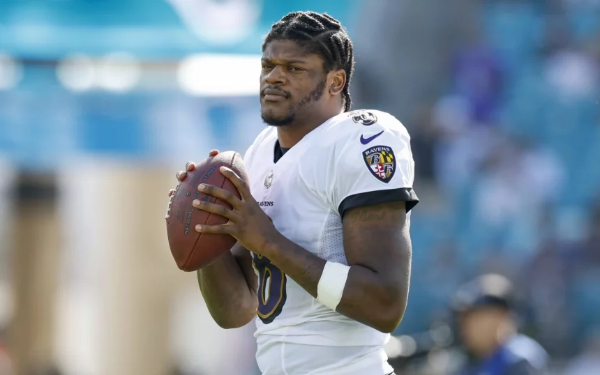 Lamar Jackson am Feld beim Aufwärmen