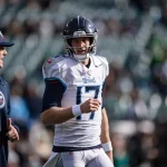 Trade Deadline - Titans QB Ryan Tannehill im Gespräch an der Sideline