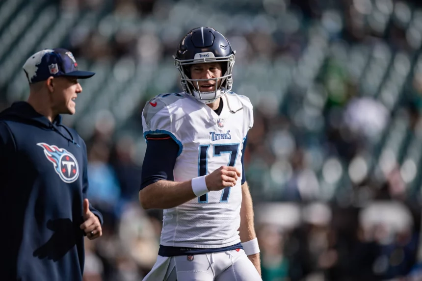Trade Deadline - Titans QB Ryan Tannehill im Gespräch an der Sideline