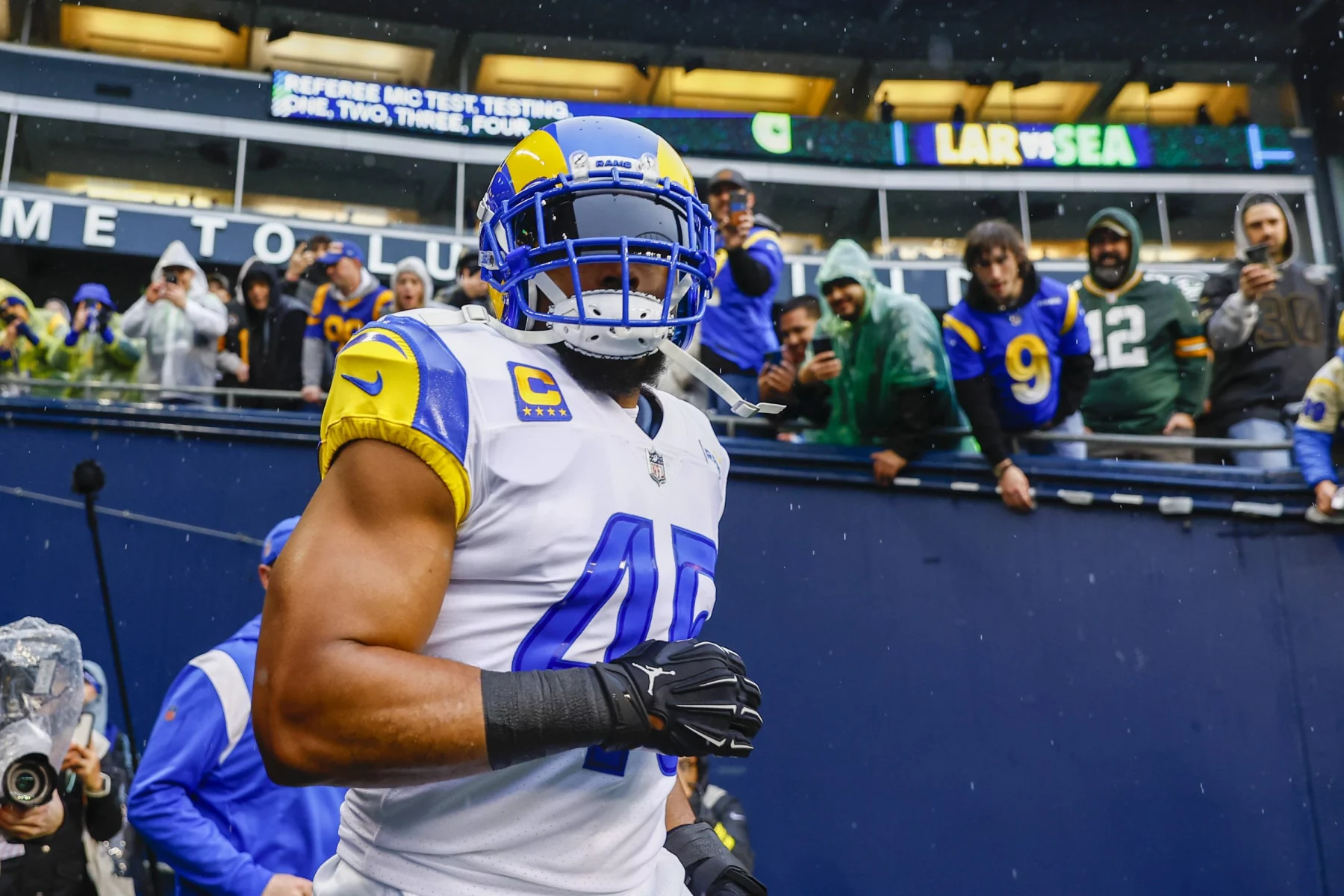 NFL, American Football Herren, USA Los Angeles Rams at Seattle Seahawks Jan 8, 2023 Seattle, Washington, USA Los Angeles Rams linebacker Bobby Wagner 45 exits the locker room during pregame warmups against the Seattle Seahawks at Lumen Field. Seattle Lumen Field Washington USA, EDITORIAL USE ONLY PUBLICATIONxINxGERxSUIxAUTxONLY Copyright: xJoexNicholsonx 20230108_jmn_sn8_005