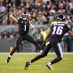 PHILADELPHIA, PA - JANUARY 08: Philadelphia Eagles quarterback Jalen Hurts 1 throws a pass to Philadelphia Eagles wide receiver Quez Watkins 16 during the second half of the National Football league game between the New York Giants and Philadelphia Eagles on January 8, 2023 at Lincoln Financial Field in Philadelphia, PA Photo by John Jones/Icon Sportswire NFL, American Football Herren, USA JAN 08 Giants at Eagles Icon23010830
