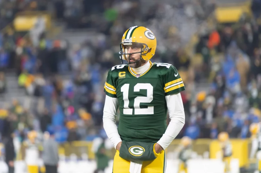 NFL, American Football Herren, USA 2023: Lions vs Packers JAN 08 January 8, 2023: Green Bay Packers quarterback Aaron Rodgers 12 warms up before a football game against the Detroit Lions in Green Bay, Wisconsin. Kirsten Schmitt/Cal Media/Sipa USACredit Image: Kirsten Schmitt/Cal Sport Media/Sipa USA Green Bay Lambeau Field Wisconsin United States of America NOxUSExINxGERMANY PUBLICATIONxINxALGxARGxAUTxBRNxBRAxCANxCHIxCHNxCOLxECUxEGYxGRExINDxIRIxIRQxISRxJORxKUWxLIBxLBAxMLTxMEXxMARxOMAxPERxQATxKSAxSUIxSYRxTUNxTURxUAExUKxVENxYEMxONLY Copyright: xCalxSportxMediax Editorial use only