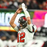 ATLANTA, GA Ð JANUARY 08: Tampa Bay quarterback Tom Brady 12 calls a time-out during the NFL, American Football Herren, USA game between the Tampa Bay Buccaneers and the Atlanta Falcons on January 8th, 2023 at Mercedes-Benz Stadium in Atlanta, GA. Photo by Rich von Biberstein/Icon Sportswire NFL: JAN 08 Buccaneers at Falcons Icon230108108