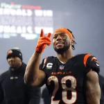 NFL, American Football Herren, USA Baltimore Ravens at Cincinnati Bengals Jan 15, 2023 Cincinnati, Ohio, USA Cincinnati Bengals running back Joe Mixon 28 celebrates after defeating the Baltimore Ravens in a wild card game at Paycor Stadium. Cincinnati Paycor Stadium Ohio USA, EDITORIAL USE ONLY PUBLICATIONxINxGERxSUIxAUTxONLY Copyright: xKatiexStratmanx 20230115_ojr_gt1_156