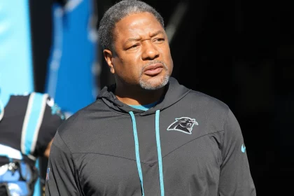 CHARLOTTE, NC - DECEMBER 18: Carolina Panthers interim head coach Steve Wilks during an NFL, American Football Herren, USA football game between the Pittsburg Steelers and the Carolina Panthers on December 18, 2022 at Bank of America Stadium in Charlotte, N.C. Photo by John Byrum/Icon Sportswire NFL: DEC 18 Steelers at Panthers Icon221218163