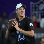NFL, American Football Herren, USA Pro Bowl Skills Competition Feb 2, 2023 Henderson, NV, USA Detroit Lions quarterback Jared Goff 16 throws during the Pro Bowl Skills competition at the Intermountain Healthcare Performance Facility. Las Vegas Intermountain Healthcare Performance Facility NV USA, EDITORIAL USE ONLY PUBLICATIONxINxGERxSUIxAUTxONLY Copyright: xKirbyxLeex 20230202_jhp_al2_0385