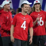 NFL, American Football Herren, USA Pro Bowl Skills Competition Feb 2, 2023 Henderson, NV, USA Las Vegas Raiders quarterback Derek Carr 4 reacts during the Pro Bowl Skills competition at the Intermountain Healthcare Performance Facility. Las Vegas Intermountain Healthcare Performance Facility NV USA, EDITORIAL USE ONLY PUBLICATIONxINxGERxSUIxAUTxONLY Copyright: xKirbyxLeex 20230202_jhp_al2_0394