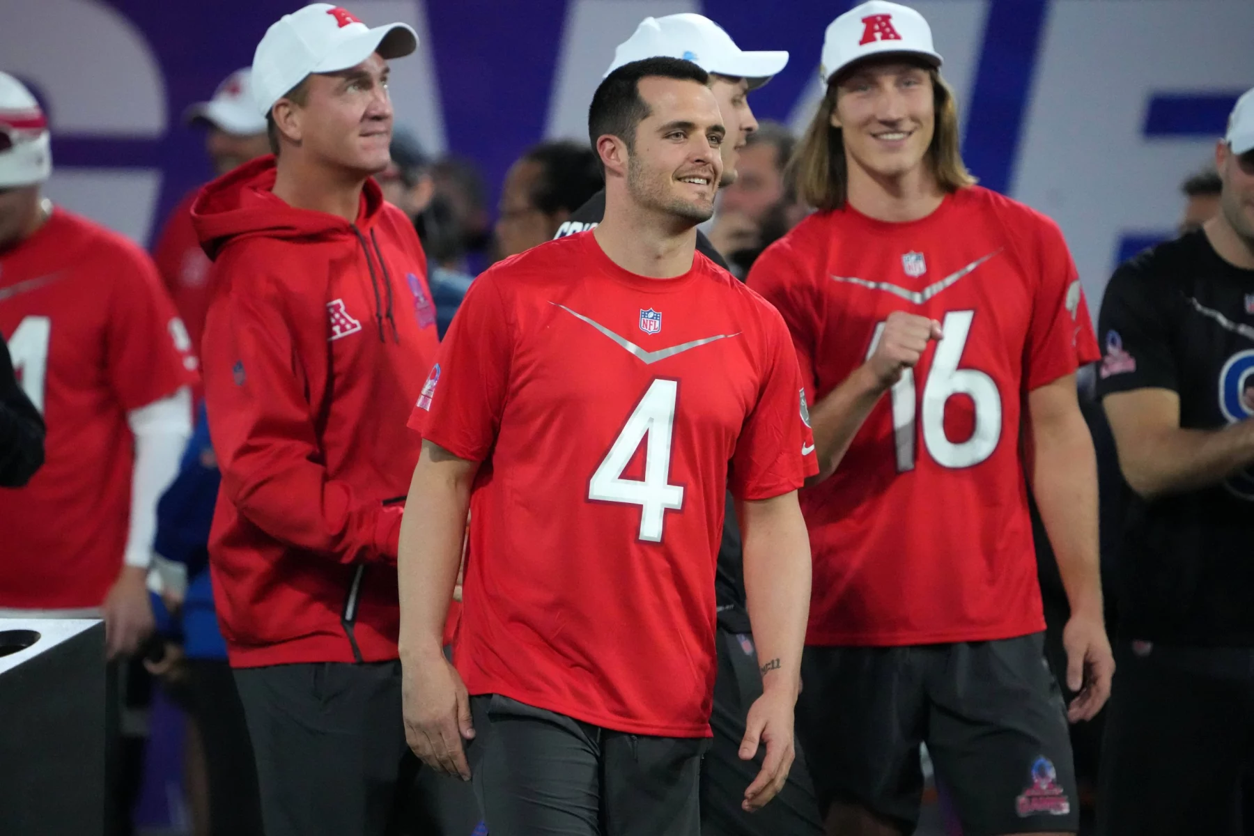 NFL, American Football Herren, USA Pro Bowl Skills Competition Feb 2, 2023 Henderson, NV, USA Las Vegas Raiders quarterback Derek Carr 4 reacts during the Pro Bowl Skills competition at the Intermountain Healthcare Performance Facility. Las Vegas Intermountain Healthcare Performance Facility NV USA, EDITORIAL USE ONLY PUBLICATIONxINxGERxSUIxAUTxONLY Copyright: xKirbyxLeex 20230202_jhp_al2_0394