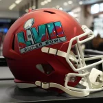 NFL, American Football Herren, USA Pro Bowl City Scenes Feb 3, 2023 Las Vegas, NV, USA A Super Bowl 57 LVII helmet at the NFL Las Vegas store at the Forum Shops at Caesars Palace. Las Vegas Nevada United States, EDITORIAL USE ONLY PUBLICATIONxINxGERxSUIxAUTxONLY Copyright: xKirbyxLeex 20230203_lbm_al2_350