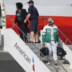 NFL, American Football Herren, USA Super Bowl LVII-Team Arrivals Feb 5, 2023 Phoenix, AZ, USA Philadelphia Eagles quarterback Jalen Hurts deplanes after arriving at Goldwater Air National Guard Base. Phoenix Goldwater Air National Guard Base AZ USA, EDITORIAL USE ONLY PUBLICATIONxINxGERxSUIxAUTxONLY Copyright: xMichaelxChowx 20230205_JAB_usa_554