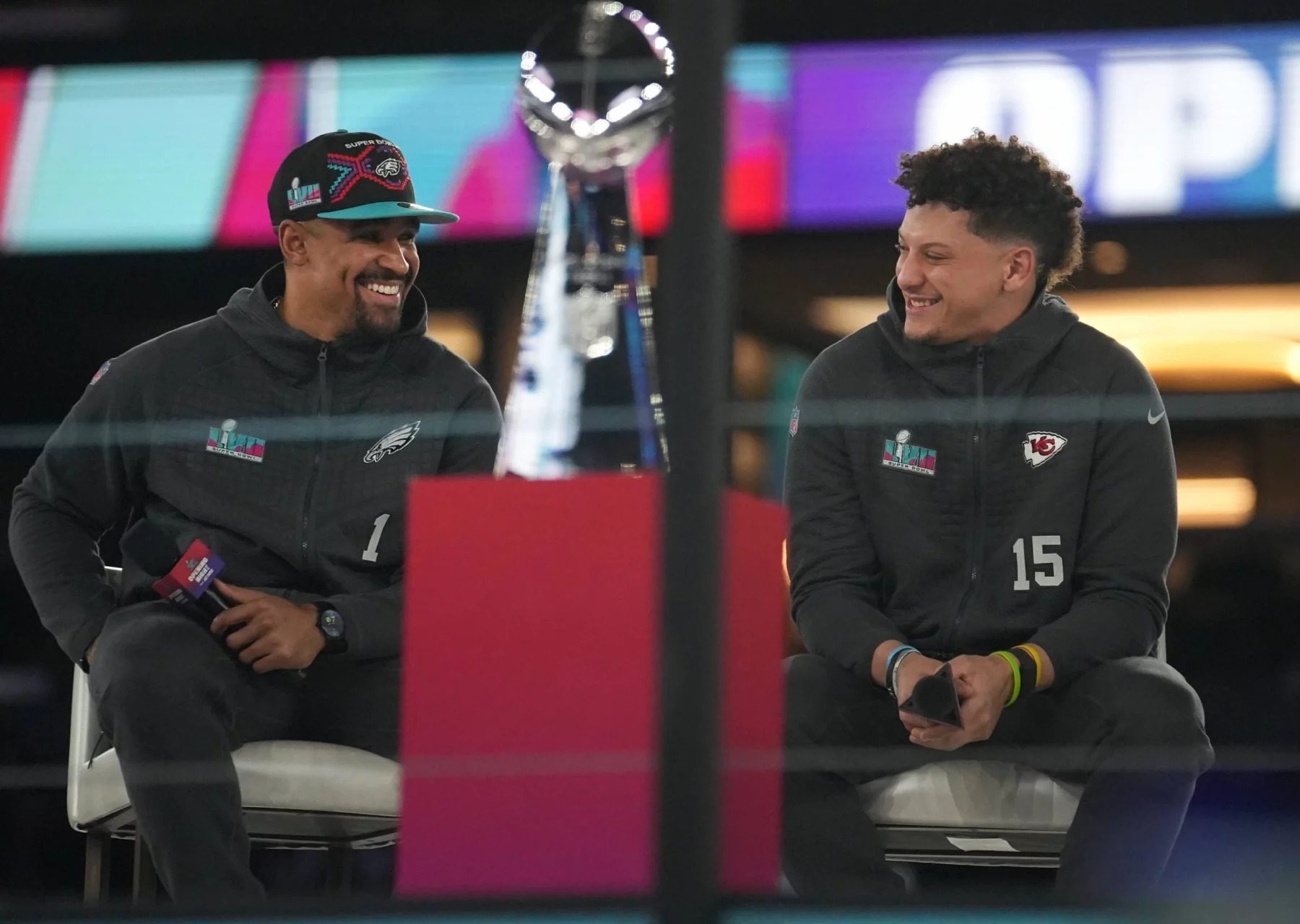 Super Bowl LIX, American Football Herren, USA Super Bowl LVII Opening Night Feb 6, 2023 Phoenix, Arizona, USA Kansas City Chiefs quarterback Patrick Mahomes and Philadelphia Eagles quarterback Jalen Hurts share the stage during the NFLs Super Bowl opening night at Footprint Center. Phoenix Footprint Center Arizona USA, EDITORIAL USE ONLY PUBLICATIONxINxGERxSUIxAUTxONLY Copyright: xx 20230206_gav_usa_222