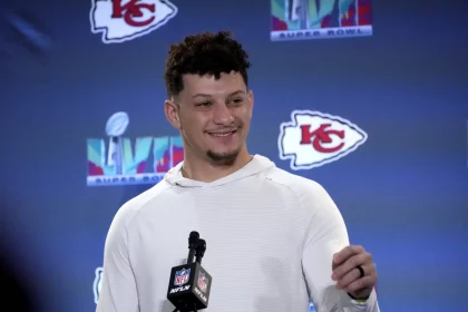 NFL, American Football Herren, USA Super Bowl LVII-Kansas City Chiefs press conference, PK, Pressekonferenz Feb 8, 2023 Scottsdale, AZ, USA Kansas City Chiefs quarterback Patrick Mahomes 15 addresses the media during team availability at Hyatt Regency at Gainey Ranch. Scottsdale Hyatt Regency at Gainey Ranch AZ USA, EDITORIAL USE ONLY PUBLICATIONxINxGERxSUIxAUTxONLY Copyright: xCherylxEvansx 20230204_anw_kp9_102