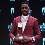 NFL, American Football Herren, USA Super Bowl LVII-NFL Honors Feb 9, 2023 Phoenix, Arizona, US New York Jets corner back Sauce Gardner poses for a photo after receiving the award for AP Defensive rookie of the Year during the NFL Honors award show at Symphony Hall. Phoenix Symphony Hall Arizona US, EDITORIAL USE ONLY PUBLICATIONxINxGERxSUIxAUTxONLY Copyright: xKirbyxLeex 20230209_jcd_al2_0030