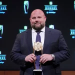 Sport Bilder des Tages NFL, American Football Herren, USA Super Bowl LVII-NFL Honors Feb 9, 2023 Phoenix, Arizona, US New York Giants head coach Brian Daboll poses for a photo after receiving the award for AP Coach of the Year during the NFL Honors award show at Symphony Hall. Phoenix Symphony Hall Arizona US, EDITORIAL USE ONLY PUBLICATIONxINxGERxSUIxAUTxONLY Copyright: xKirbyxLeex 20230209_jcd_al2_0031