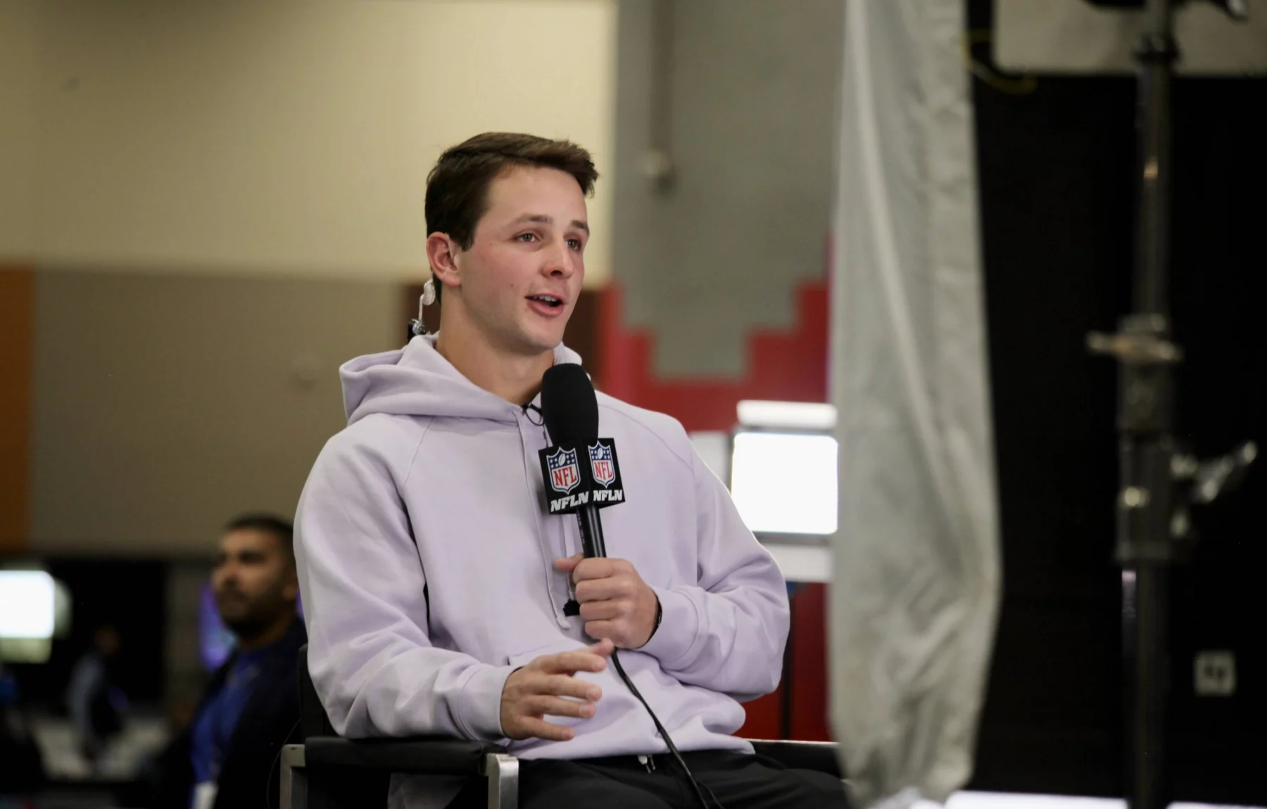 NFL, American Football Herren, USA Football players at Superbowl Experience in Arizona . SPO NFL Football players at Superbowl Experience in Arizona . February 10, 2023, Phoenix, Arizona, USA: Brock Purdy in light grey sweat shirt, 49ers quarterback who was NFL on Fox offensive Rookie of the year award with Drew Brees colorful shirt retired Orleans Saints quarterback winner of Super Bowl XLIV during Super Bowl LVII experience in Arizona. Credit: Niyi Fote/Thenews2 PUBLICATIONxNOTxINxUSA Copyright: xNiyixFotex