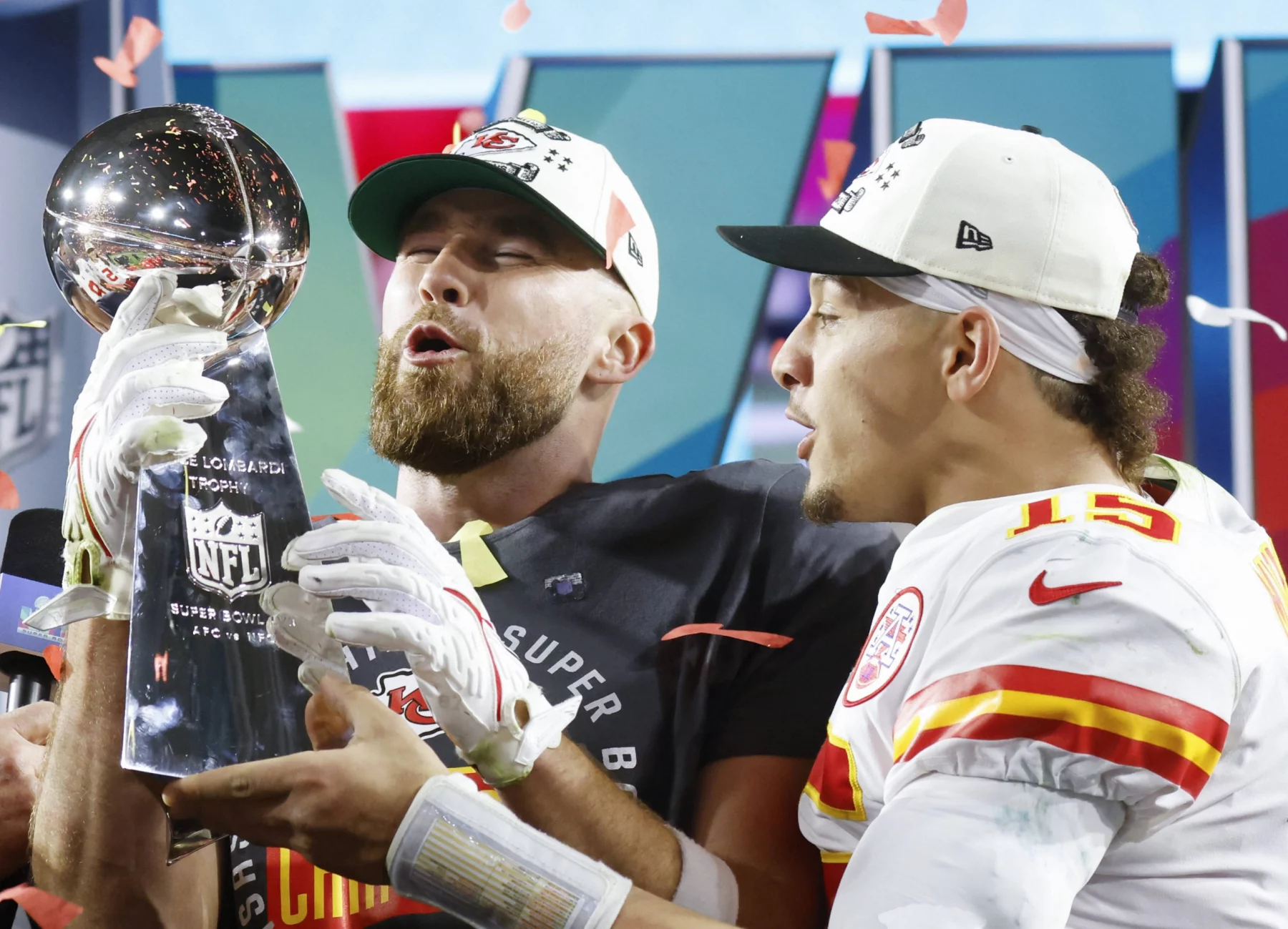 US-TV-Landschaft - NFL Kickoff 2023 - Kansas City Chiefs quarterback Patrick Mahomes 15 and tight end Travis Kelce celebrate with the the Lombardi Trophy after winning Super Bowl LVII 38-35 over the Philadelphia Eagles at State Farm Stadium in Glendale, Arizona, on Sunday, February 12, 2023. PUBLICATIONxINxGERxSUIxAUTxHUNxONLY SBP202302121054 JOHNxANGELILLO