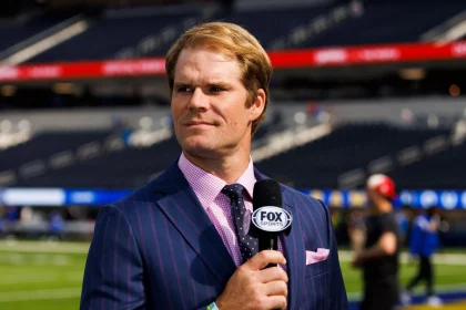 Lions und 49ers: Rekordquoten für Fox • FootballR Greg olsen INGLEWOOD, CA - OCTOBER 30: Fox Sports Greg Olsen Lead NFL, American Football Herren, USA Analyst during an NFL football game between the San Francisco 49ers and the Los Angeles Rams on October 30, 2022 at SoFi Stadium in Inglewood, CA. Photo by Ric Tapia/Icon Sportswire NFL: OCT 30 49ers at Rams Icon269221030072