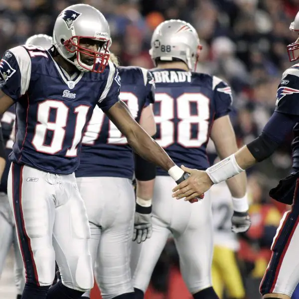 Randy Moss (li.) und Tom Brady (beide New England Patriots) klatschen ab. Madden Ring of Honor