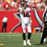 Tom Brady nach umstrittenen Roughing the Passer. Strafe soll im Rahmen der NFL Regeländerungen überprüfbar werden.