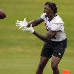 Receiver Calvin Ridley, NFL, American Football Herren, USA Atlanta Training Camp, Jul 30, 2021 Flowery Branch, GA, USA Atlanta Falcons wide receiver Calvin Ridley 18 reaches for a pass during training camp at the Atlanta Falcons Training Facility. Mandatory Credit: Dale Zanine-USA TODAY Sports, 30.07.2021 09:35:17, 16481141, NFL, Atlanta Falcons, Calvin Ridley, Atlanta Falcons Training Facility PUBLICATIONxINxGERxSUIxAUTxONLY Copyright: xDalexZaninex 16481141